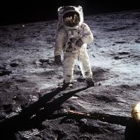 The Moon Walk Screensaver 1.1 screenshot. Click to enlarge!
